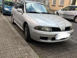 Grau Gebraucht 2004 Mitsubishi Carisma Limousine | 1.700 €
