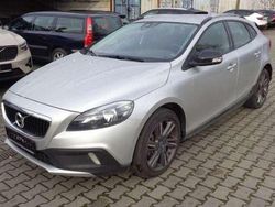 Bright silver (metallic) Gebraucht 2018 Volvo V40 CC Kombi | 13.450 € (Fairer Preis)