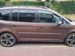 Braun Gebraucht 2013 VW Touran Van / Kleinbus | 9.500 € (Etwas zu teuer)