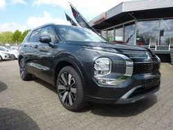 Basaltgrau / pantherschwarz Gebraucht 2024 Mitsubishi Outlander P-HEV Top SUV | 58.990 € (Teuer)