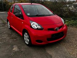 Rot Gebraucht 2010 Toyota Aygo Kleinwagen | 1.799 € (Fairer Preis)