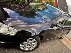 Schwarz Gebraucht 2009 VW Passat Sportline Kombi | 2.400 € (Fairer Preis)