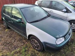 Grün Gebraucht 2000 VW Golf Basis Limousine | 500 € (Superpreis)