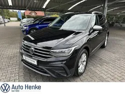 Deep black perleffekt (metallic) Gebraucht 2022 VW Tiguan Allspace Life SUV | 27.895 € (Fairer Preis)