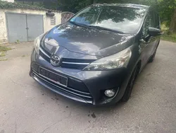 Grau Gebraucht 2014 Toyota Verso Comfort Van / Kleinbus | 10.990 € (Guter Preis)