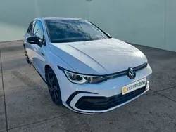 Weiß Gebraucht 2024 VW Golf VIII R-line Limousine | 29.950 € (Fairer Preis)