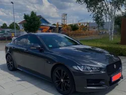 Grau Gebraucht 2016 Jaguar XE R-Sport Limousine | 13.900 € (Fairer Preis)
