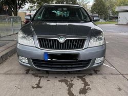 Grau Gebraucht 2012 Skoda Octavia Kombi | 4.000 €
