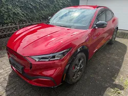 Rot Gebraucht 2022 Ford Mustang Mach-E SUV | 31.990 € (Superpreis)