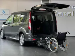 Grau Gebraucht 2018 Ford Tourneo Titanium Van / Kleinbus | 37.950 €