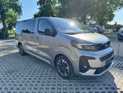 Grau Gebraucht 2024 Opel Zafira Life Van | 39.999 € (Guter Preis)
