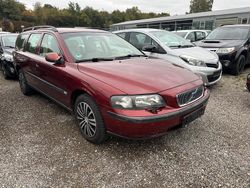 Rot Gebraucht 2002 Volvo V70 Kombi | 1.999 €