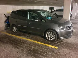 Grau Gebraucht 2011 VW Touran Van / Kleinbus | 9.000 € (Fairer Preis)