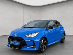 Neptune blue metallic / dach s Gebraucht 2024 Toyota Yaris Hybrid Limousine | 25.960 € (Guter Preis)