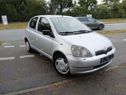 Silber Gebraucht 2002 Toyota Yaris Limousine | 1.300 € (Fairer Preis)