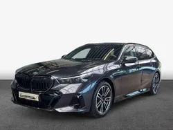 Grau Gebraucht 2024 BMW 520 Comfort Edition Kombi | 56.911 € (Etwas zu teuer)