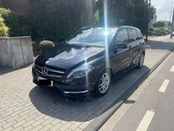 Schwarz Gebraucht 2012 Mercedes B180 Van / Kleinbus | 8.990 € (Fairer Preis)