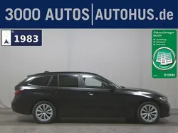 Alpinweiß uni Gebraucht 2022 BMW 320 Advantage Kombi | 26.832 € (Fairer Preis)