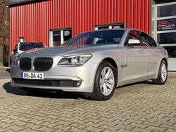 Titansilber Gebraucht 2009 BMW 740L Limousine | 13.200 €