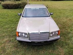 Grün Gebraucht 1982 Mercedes 500 SE Limousine | 20.000 €