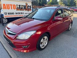 Rot Gebraucht 2011 Hyundai i30 Edition Kombi | 4.790 € (Etwas zu teuer)