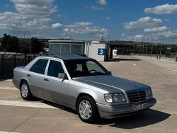Silber Gebraucht 1994 Mercedes E280 Limousine | 10.999 €