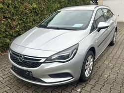 Silbergrau Gebraucht 2019 Opel Astra Edition Kombi | 9.999 € (Fairer Preis)