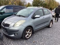 Grau Gebraucht 2007 Toyota Yaris Limousine | 2.499 € (Superpreis)