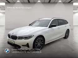 Weiß Gebraucht 2021 BMW 330e Sport Line Kombi | 31.506 € (Etwas zu teuer)
