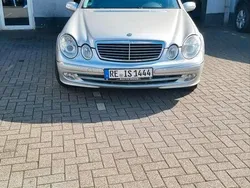 Silber Gebraucht 2002 Mercedes E240 Avantgarde Limousine | 3.299 €