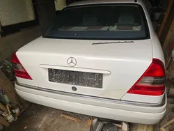 Weiß Gebraucht 1994 Mercedes C180 Classic Limousine | 1.500 €
