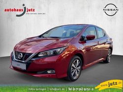 New red (m) Gebraucht 2021 Nissan Leaf Acenta Kleinwagen | 16.999 € (Etwas zu teuer)