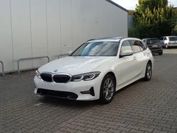 Weiß Gebraucht 2022 BMW 320 Sport Line Kombi | 26.500 € (Guter Preis)