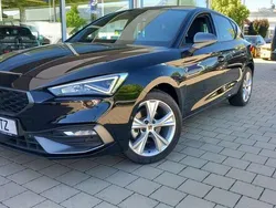 Mitternachtsschwarz Neu 2024 Seat Leon FR Kleinwagen | 28.970 € (Fairer Preis)