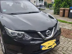 Schwarz Gebraucht 2015 Nissan Qashqai SUV | 8.900 € (Fairer Preis)