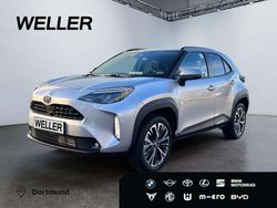 Schimmering silber metallic Gebraucht 2024 Toyota Yaris Hybrid Style SUV | 30.490 € (Etwas zu teuer)