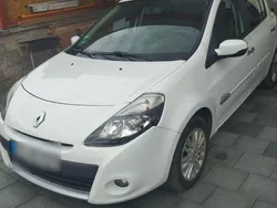 Weiß Gebraucht 2010 Renault Clio II Expression Kleinwagen | 3.300 € (Fairer Preis)