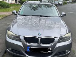 Grau Gebraucht 2009 BMW 318 Kombi | 3.750 € (Fairer Preis)