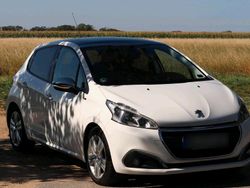 Weiß Gebraucht 2016 Peugeot 208 Style Kleinwagen | 5.899 € (Fairer Preis)
