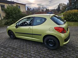 Grün Gebraucht 2008 Peugeot 207 Kleinwagen | 2.400 € (Fairer Preis)