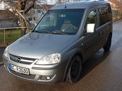 Silber Gebraucht 2011 Opel Combo Van / Kleinbus | 5.000 € (Teuer)