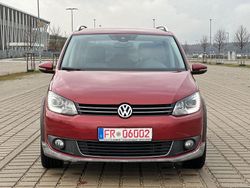 Wild cherry red metallic Gebraucht 2015 VW Touran Cross Van / Kleinbus | 8.400 € (Superpreis)