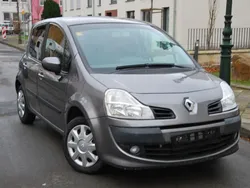 Grau Gebraucht 2010 Renault Modus Van / Kleinbus | 5.490 € (Teuer)