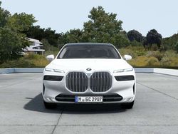 Alpinweiß uni Gebraucht 2023 BMW 740 Sport Line Limousine | 99.499 €
