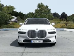 Alpinweiß uni Gebraucht 2023 BMW 740 Sport Line Limousine | 99.499 € (Teuer)