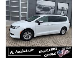 Weiß Gebraucht 2021 Chrysler Voyager Van / Kleinbus | 34.589 €