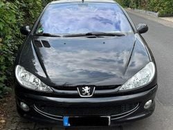 Schwarz Gebraucht 2006 Peugeot 206 CC Roland Garros Cabrio | 1.100 € (Superpreis)