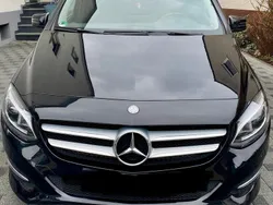 Schwarz Gebraucht 2016 Mercedes B200 Van / Kleinbus | 15.000 € (Fairer Preis)