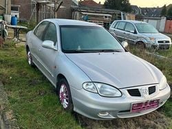 Grau Gebraucht 2000 Hyundai Lantra Limousine | 1.000 €