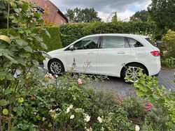 Weiß Gebraucht 2019 Mercedes B200 Van / Kleinbus | 22.500 € (Guter Preis)